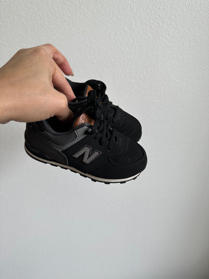 New balance 574 (size 8)