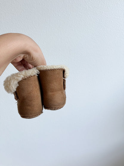 Uggs boots (size: 1-2T )