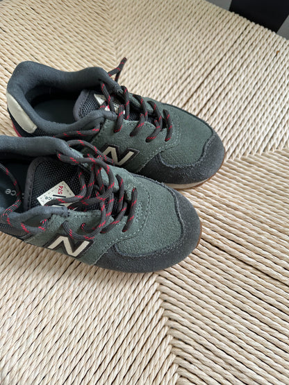 New balance 572 ( size 8)
