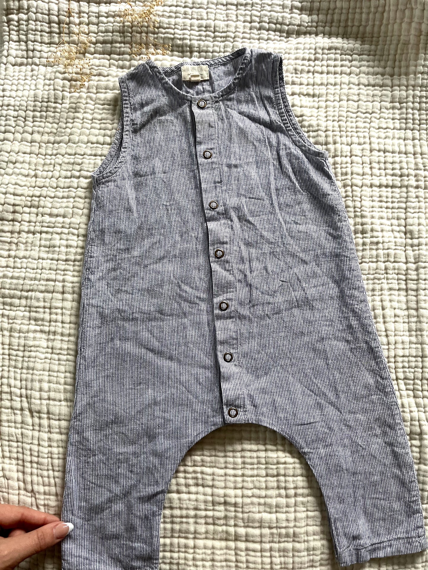 The simple folk linen jumpsuit (3/6)