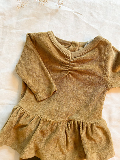 Kate Quinn velour dress (3/6)